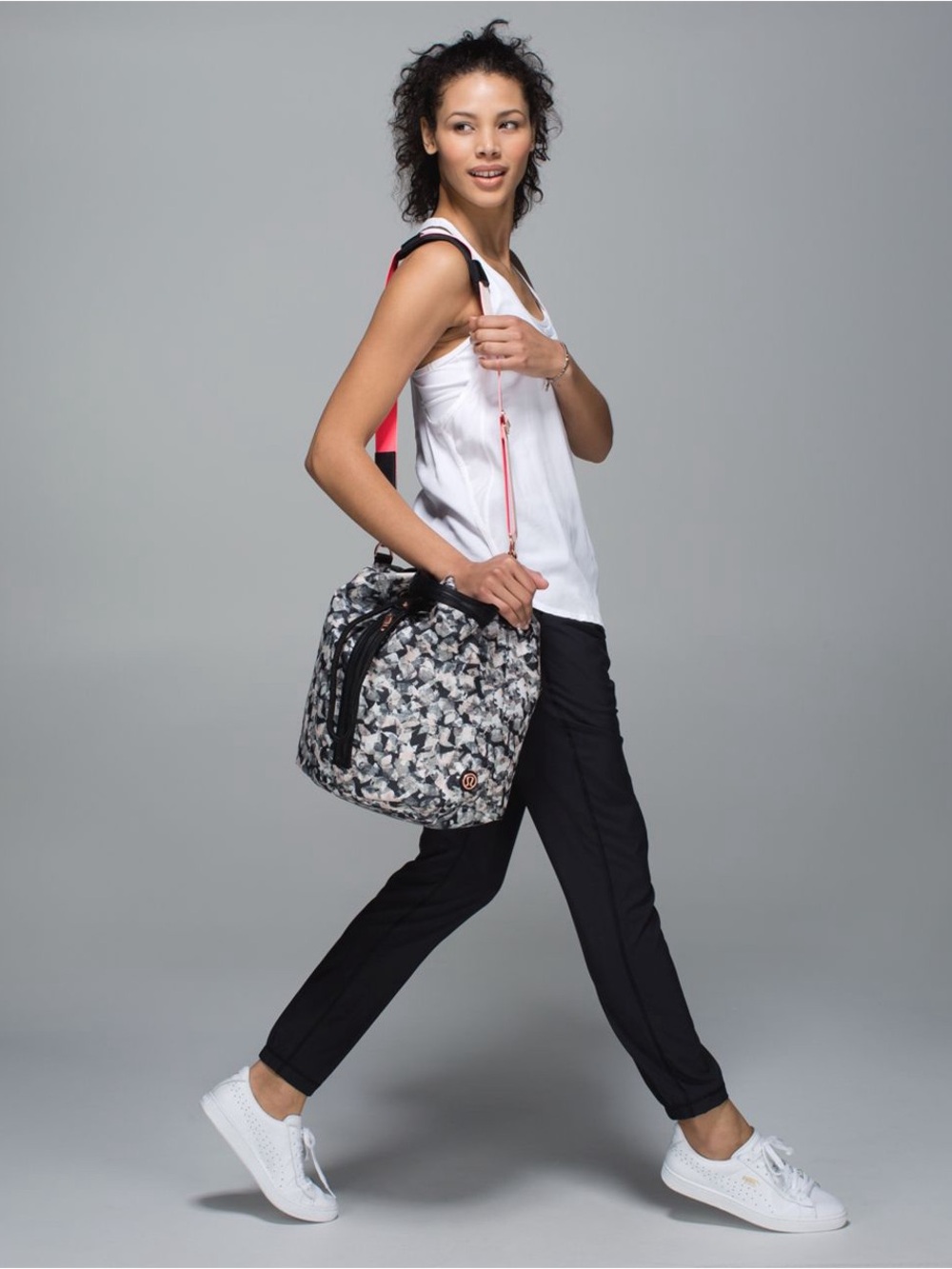 Lululemon Sweat To Street Hobo
Mystic Jungle Butter Pink Black / Black